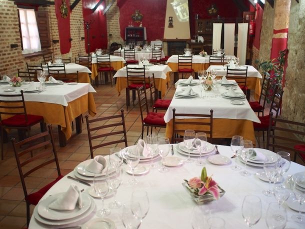 Sala de jantar do restaurante Los Infantes de Simancas